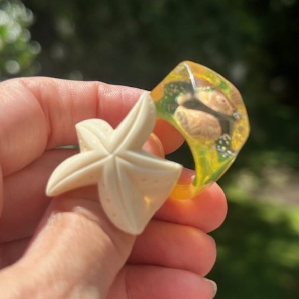 🏖️2 Lucite Yellow Shell and Cream Starfish RINGS